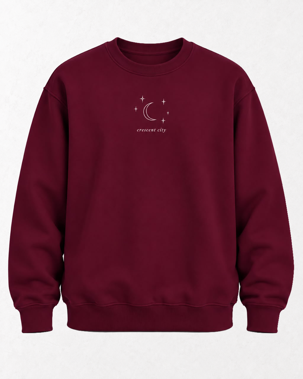 Sudadera color vino con una luna, estrellas y el nombre crescent city