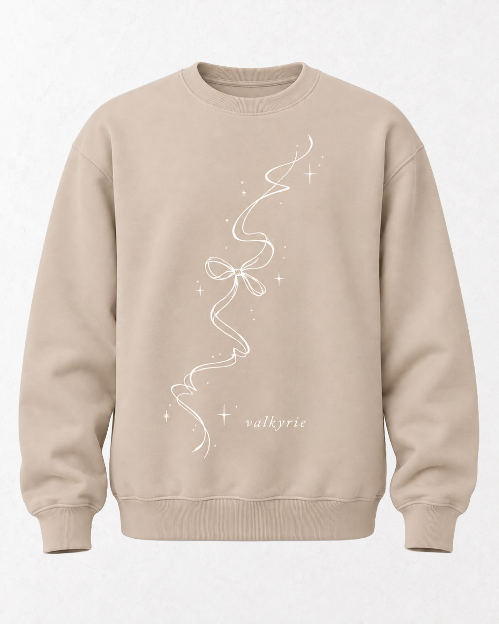 Sudadera beige con un listón, estrellas y el nombre valkyrie